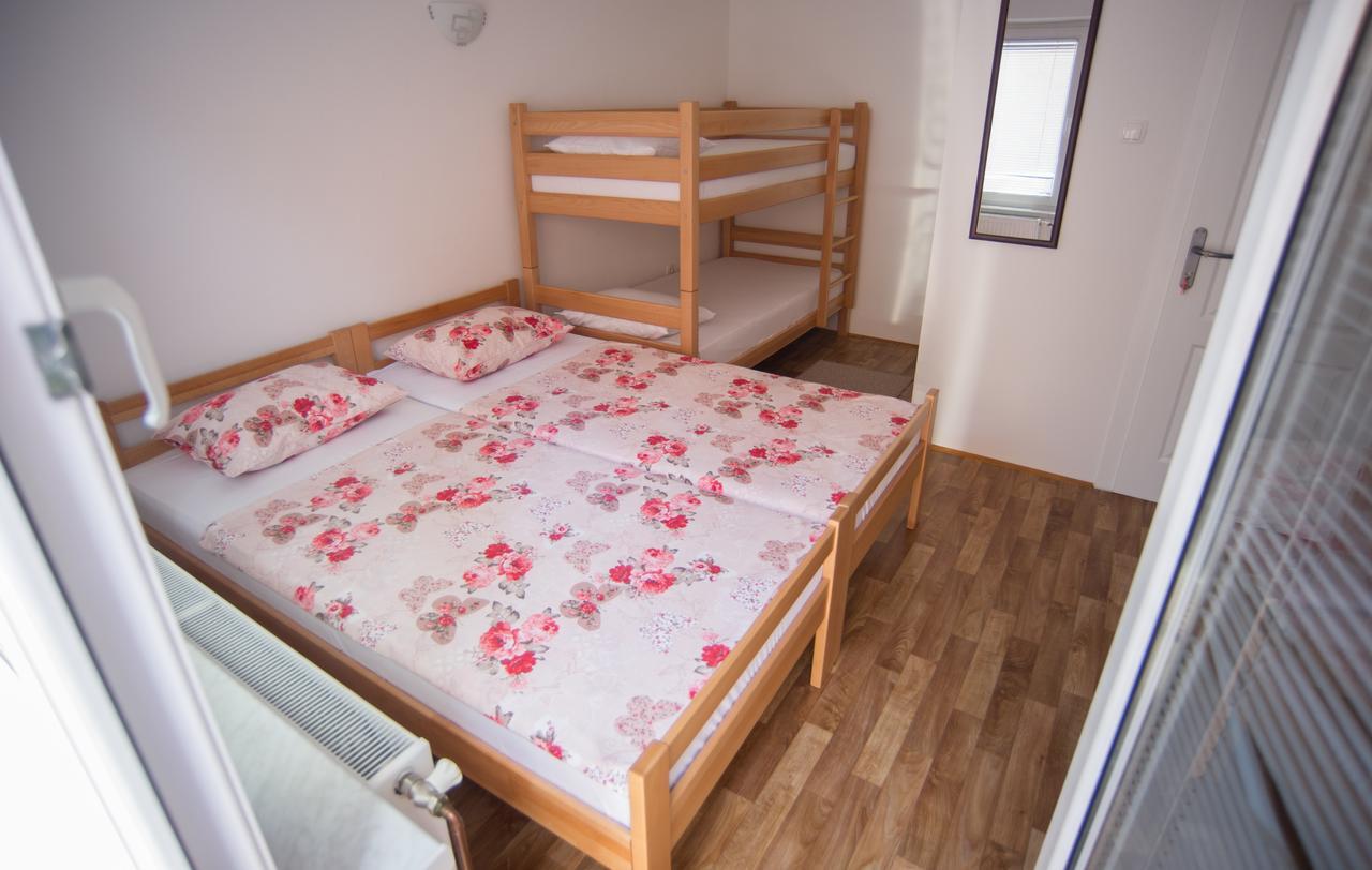 Hostel Larisa Banja Luka Kültér fotó